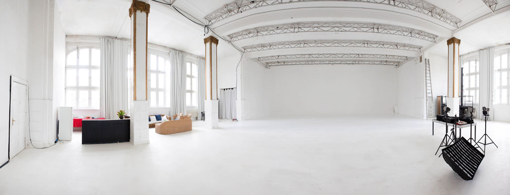 Unser Studio2, gerade für Fotoproduktionen immer gerne gebucht - weitreichender, weißer Saal